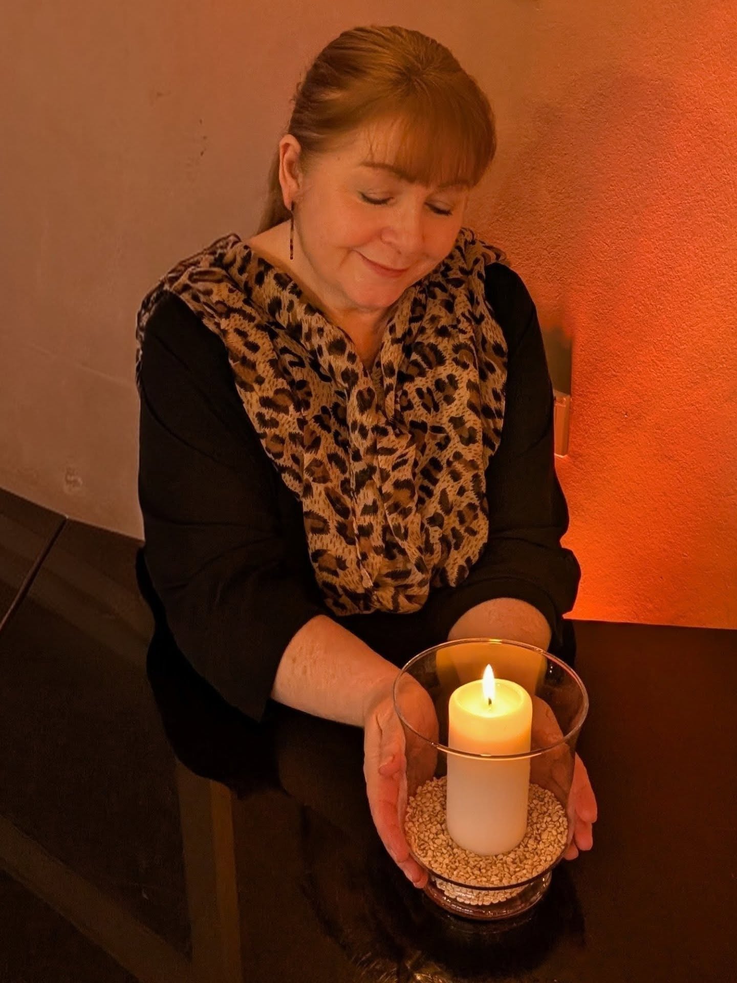 Trauerreden mit Gesang Kathleen Mayer Trauerreden mit Gesang Kathleen Mayer